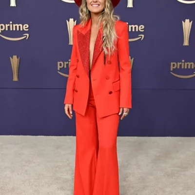 Lainey Wilson Suit