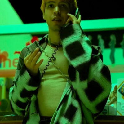 Fantasmas S01 Julio Coat