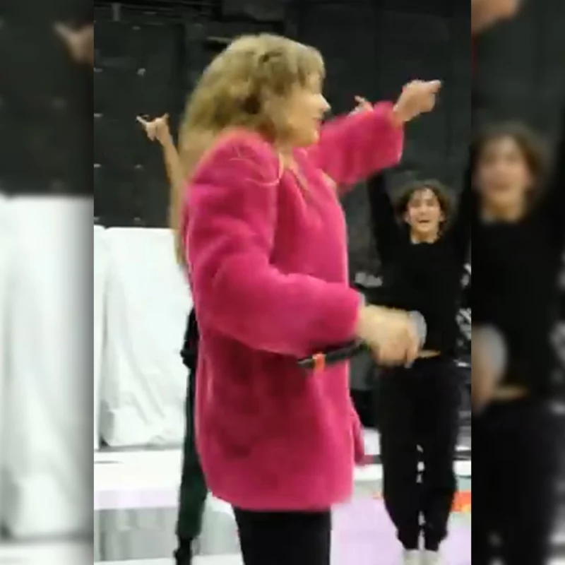 I Can Do It With a Broken Heart Music Video Taylor Swift Coat