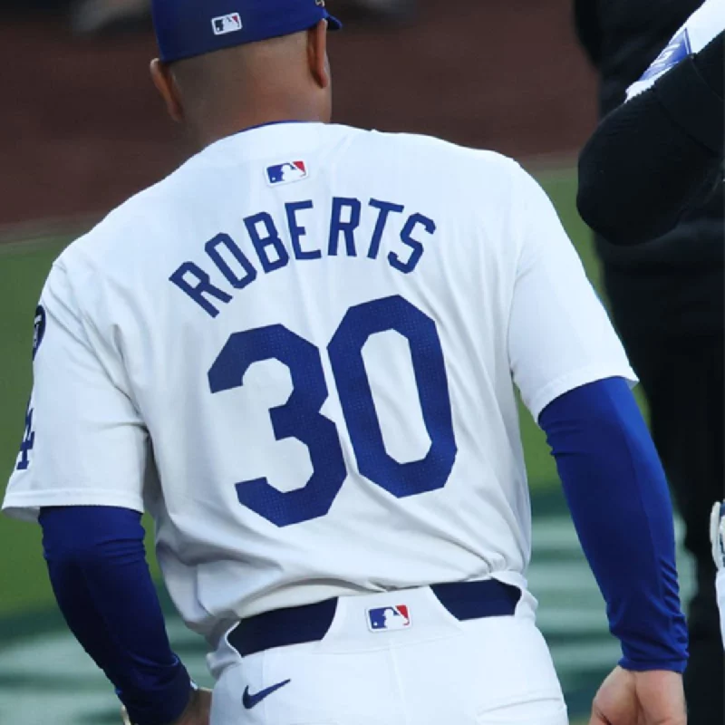 Dave-Roberts-Dodgers-30-White-Shirt