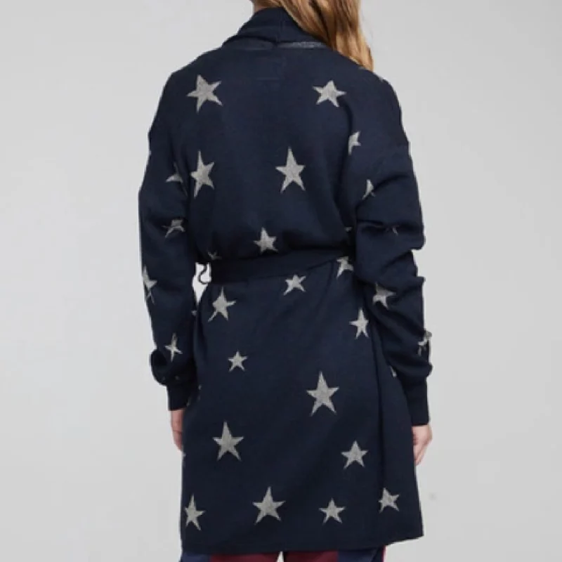 Gemma-The-Neighborhood-Seasoon-07-Beth-Behrs-Blue-Star-Belted-Robe