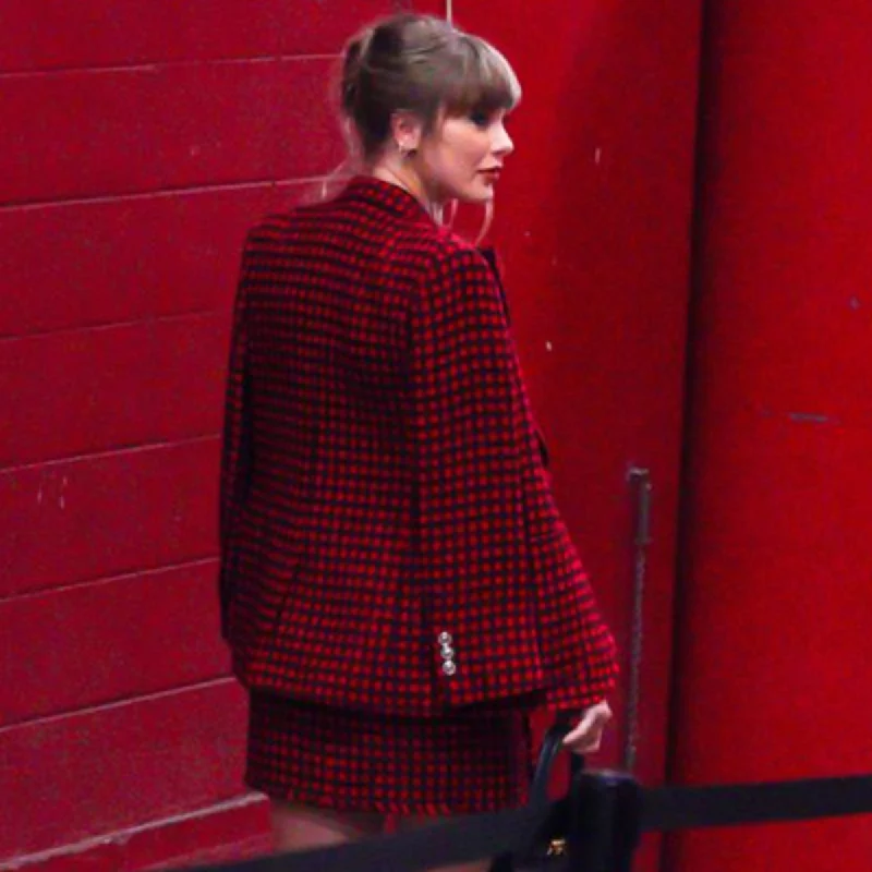 Taylor-Swift-Chiefs-Broncos-Game-2024-Blazer