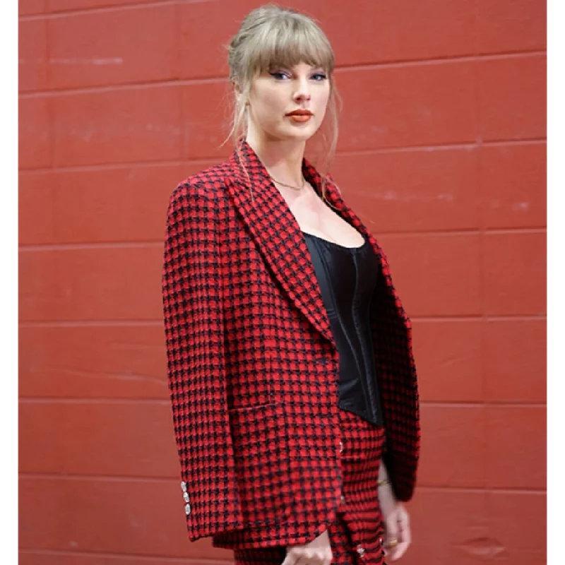 Taylor-Swift-Chiefs-Broncos-Game-Red-Tweed-Blazer