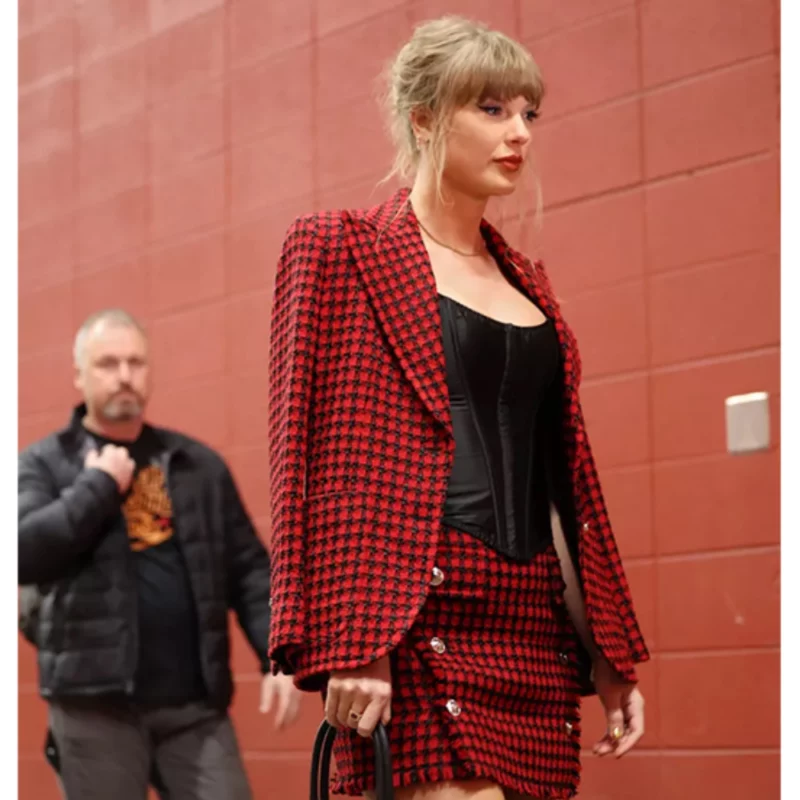 Taylor-Swift-Chiefs-Broncos-Red-Blazer