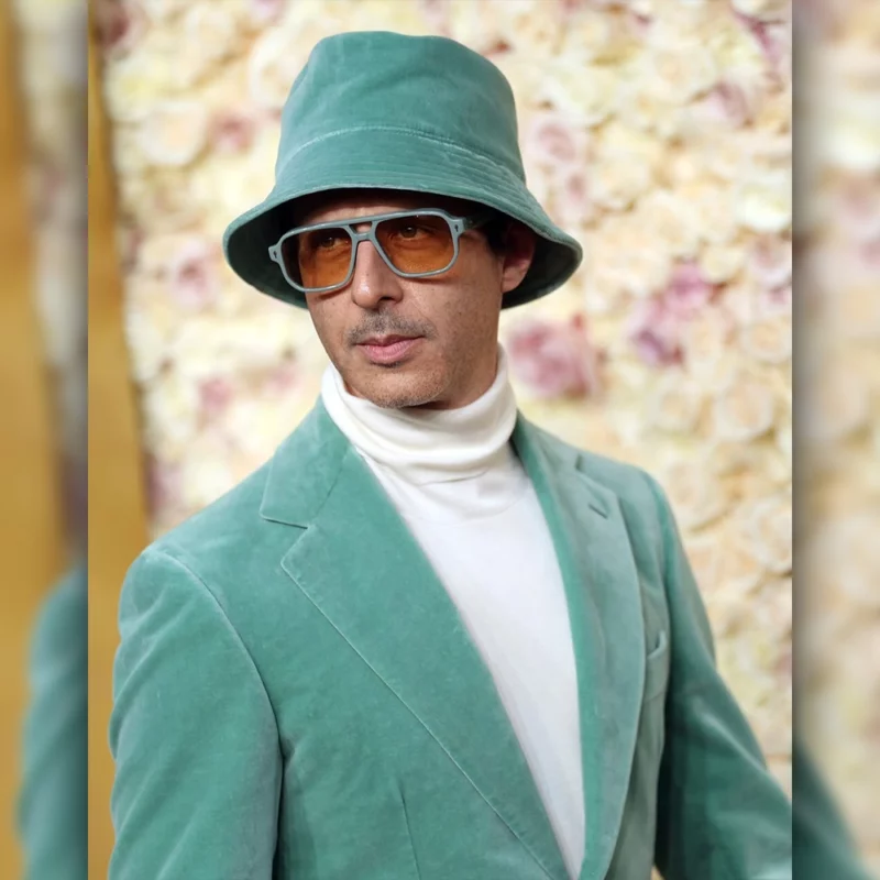 Jeremy Strong Golden Globe 2025 Velvet Green Suit