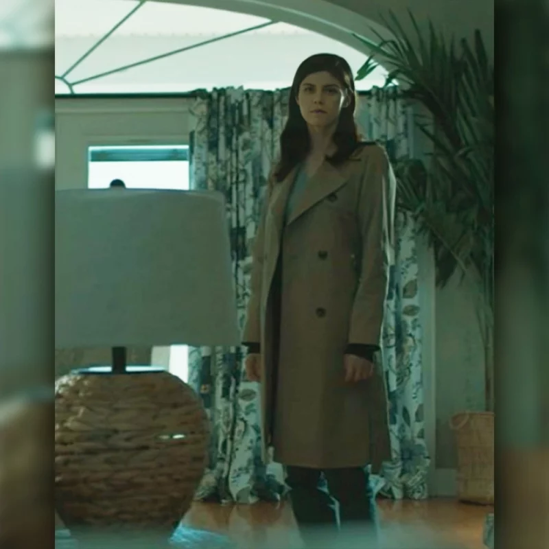 Mayfair Witches S02 Anne Rice Alexandra Daddario Coat