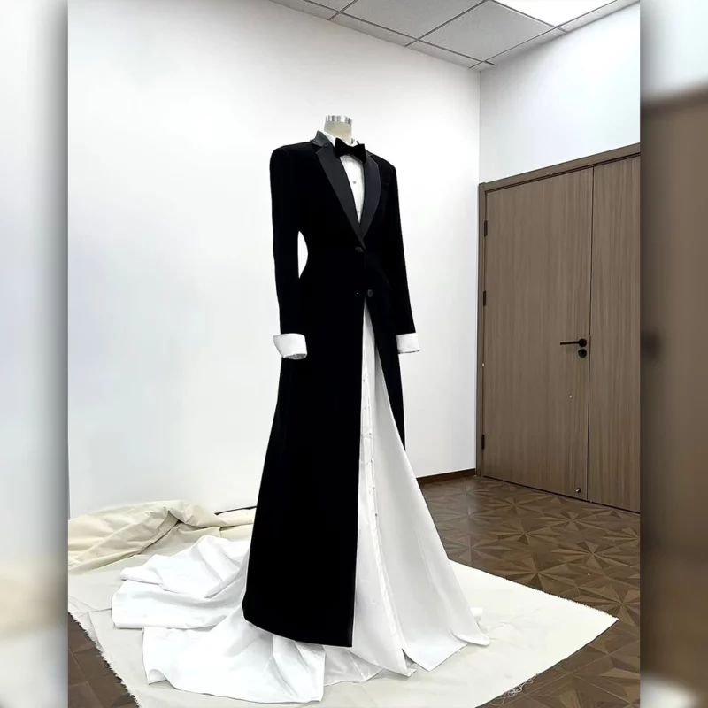 Oscar Lisa Singer Black Long coat