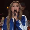 Kelly Clarkson All I Wanna Do Song Blue and White Jacket