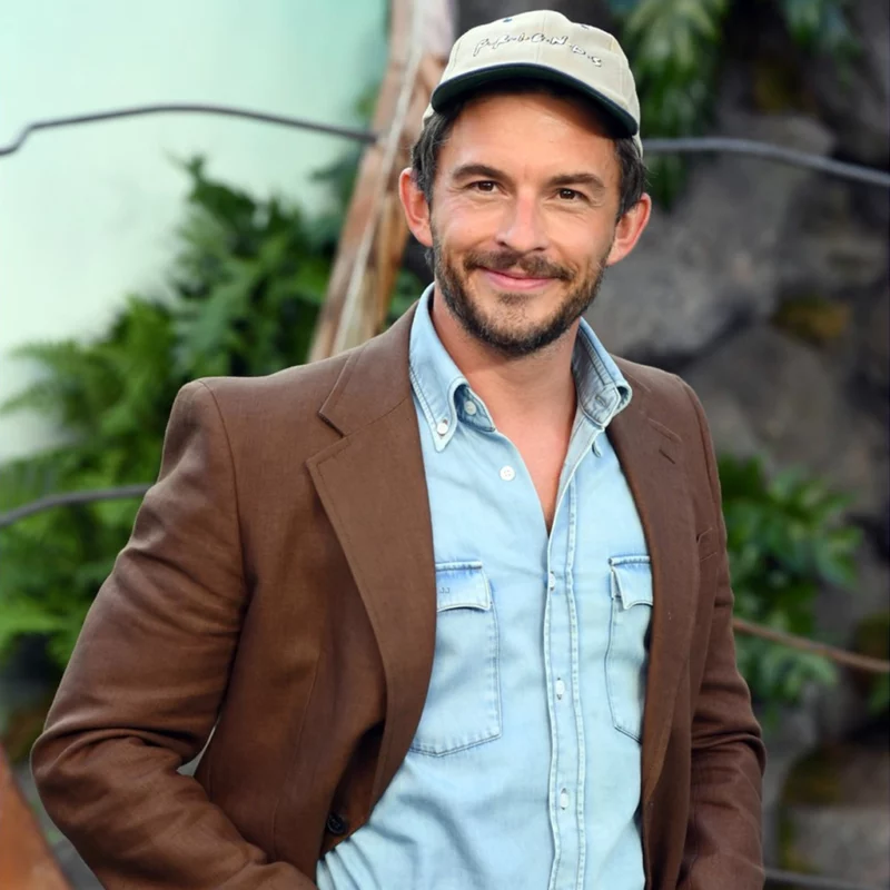 Jonathan Bailey Jurassic World Rebirth Blazer