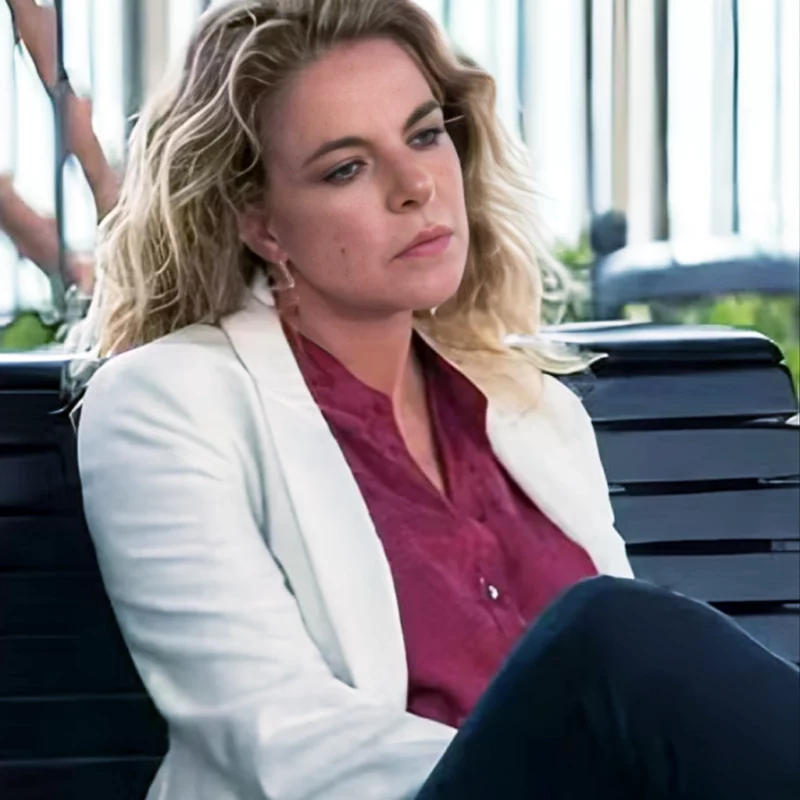 Sara Woman in the Shadows S01 Teresa Claudia Gerini Blazer