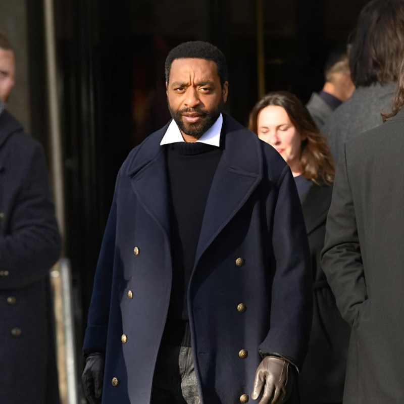 Bridget Jones Statue Leicester Square Chiwetel Ejiofor Blue