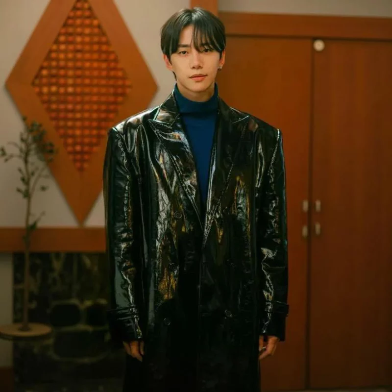 Kang Tae-Pung Typhoon Family Lee Jun-Ho Black Coat