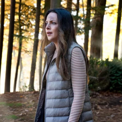 The Hunting Party S02 Elizabeth Gillies Vest