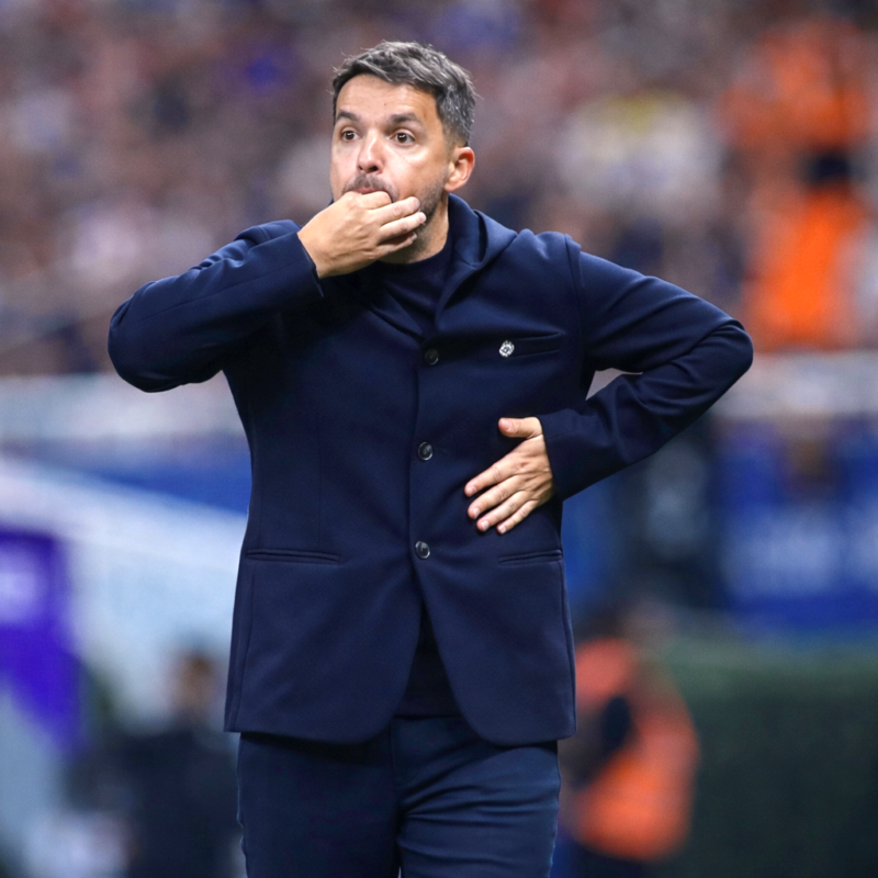 Head Coach NicolÃ¡s Blue Jacket