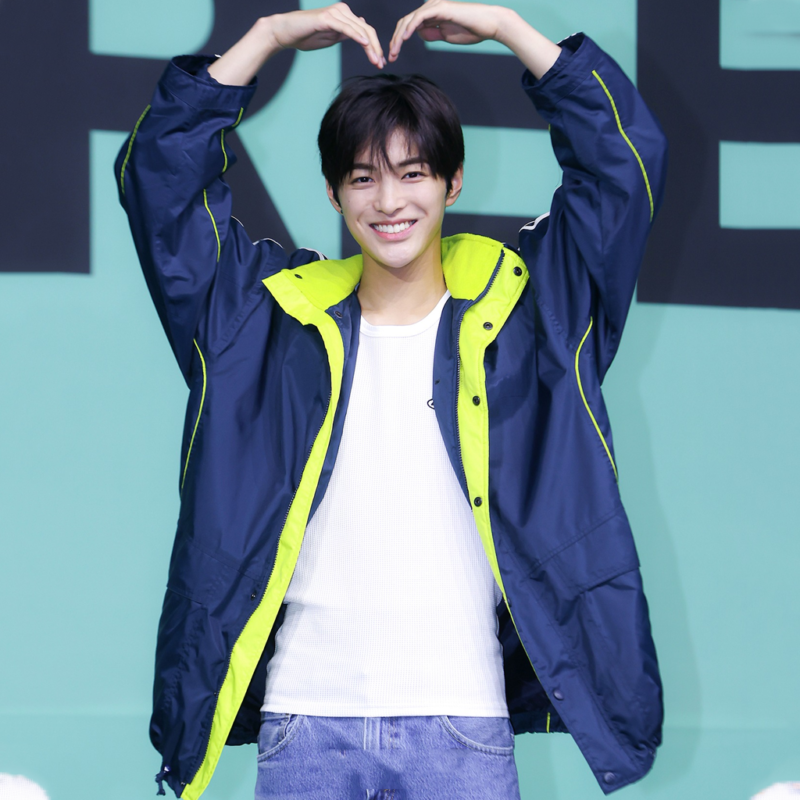 Comeback Showcase Keonho Jacket outfit look