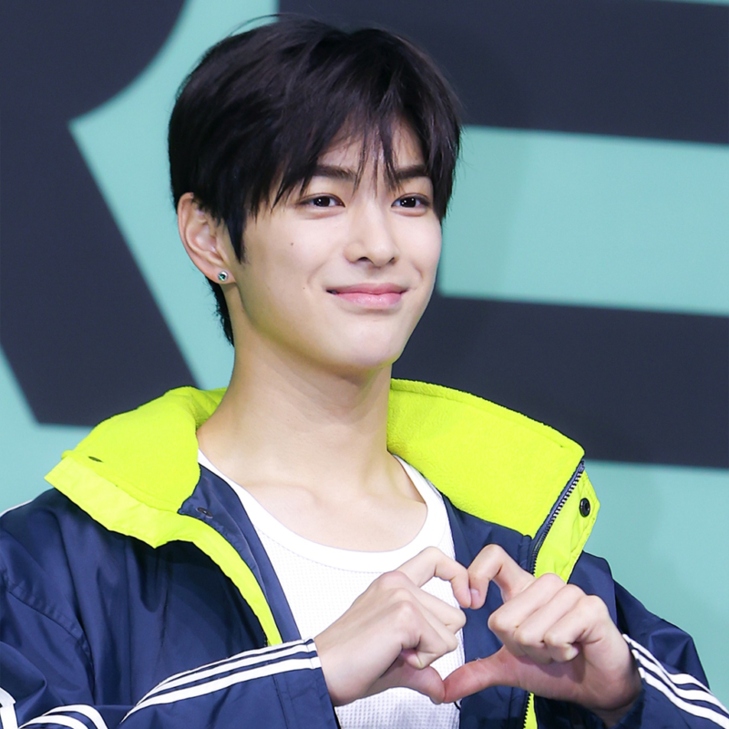 Comeback Showcase Keonho Jacket street style