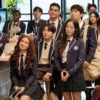 XO, Kitty S03 Anna Cathcart Blue Blazer outfit look