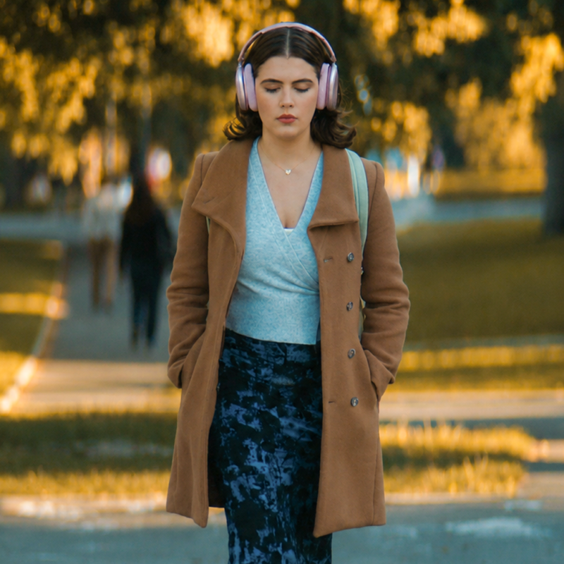 Off Campus S01 Hannah Wells Brown Coat model style