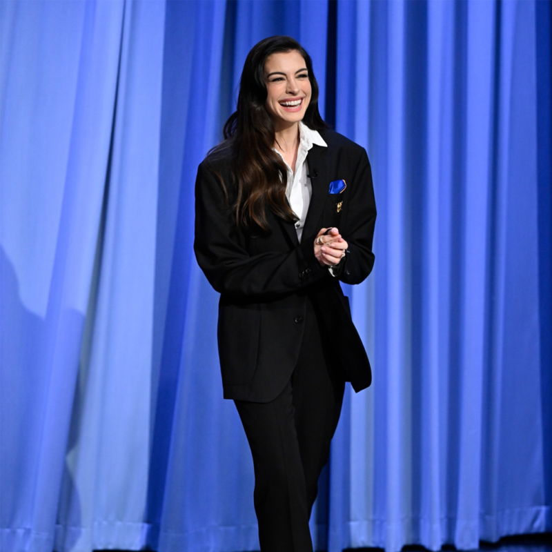 The Tonight Show Starring Anne Hathaway Blazer street style