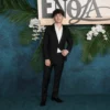Premire Enola Holmes 3 Noah Schnapp Suit
