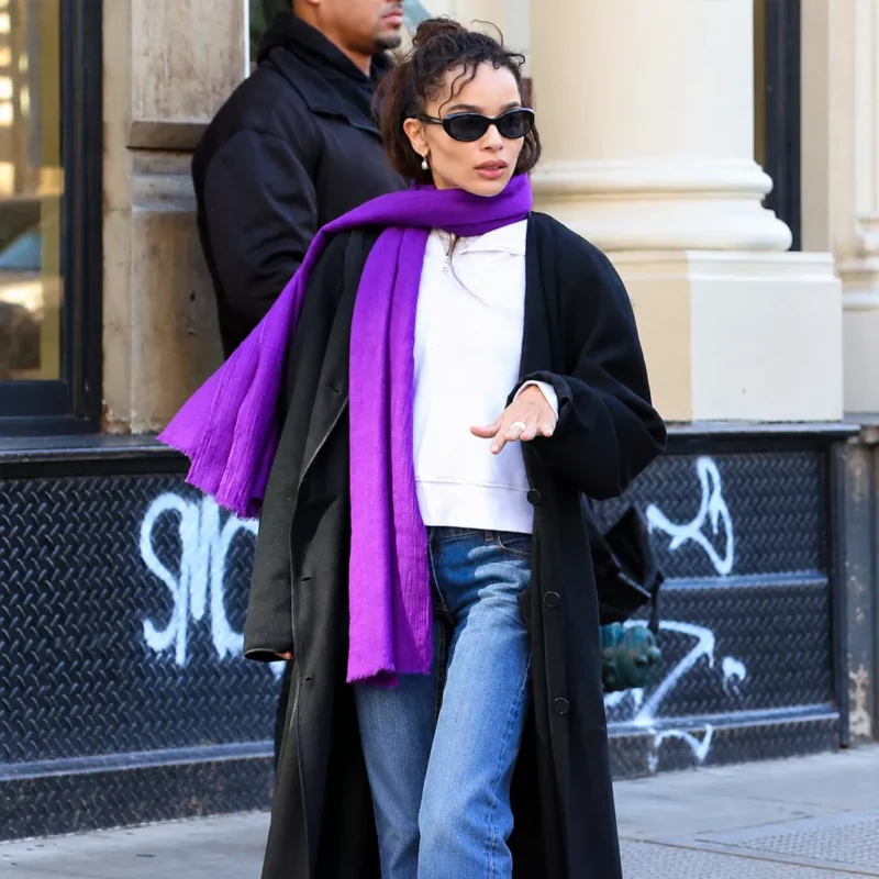 Die Alive Set Zoë Kravitz Black Coat