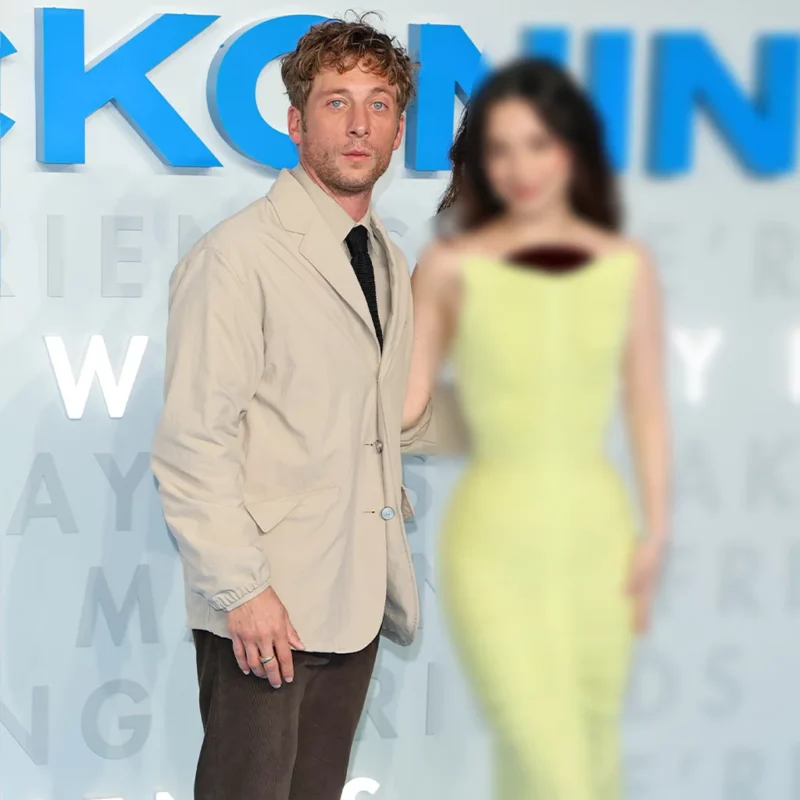 London Event Jeremy Allen White Blazer